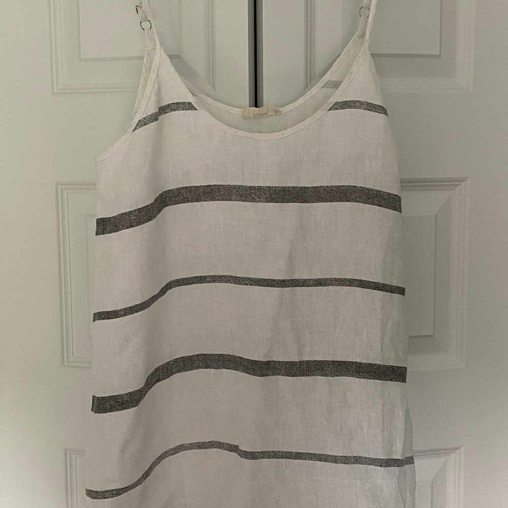 Brand new Linen tank top brand Holiday size m/L